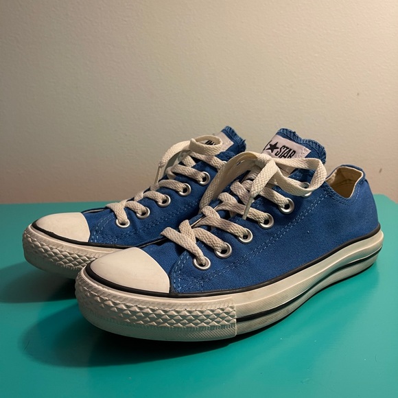 Converse All Star Low Tops - Women’s 7 - Picture 3 of 10
